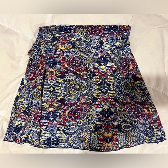 SOYBU Mini Stretchy Athletic Skirt- Ruching on Waist, Size Medium - Picture 6 of 6